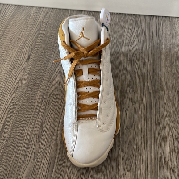 Athletic_Shoes